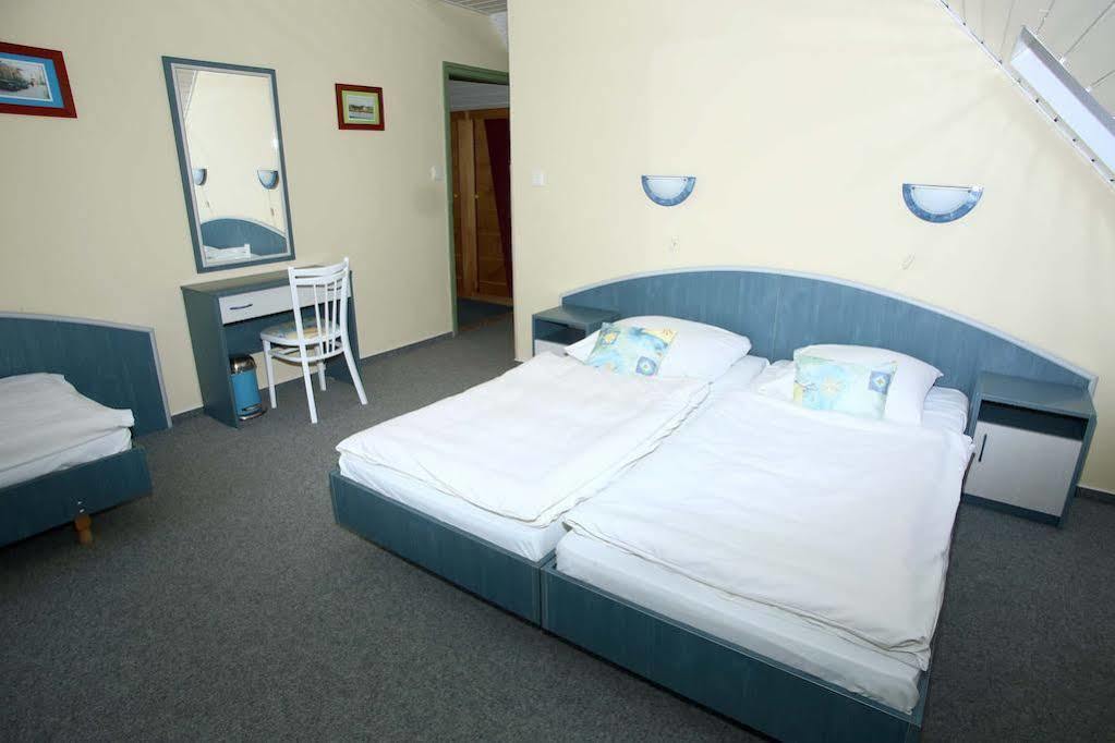 Joker Panzio Bed & Breakfast Pecs Exterior photo